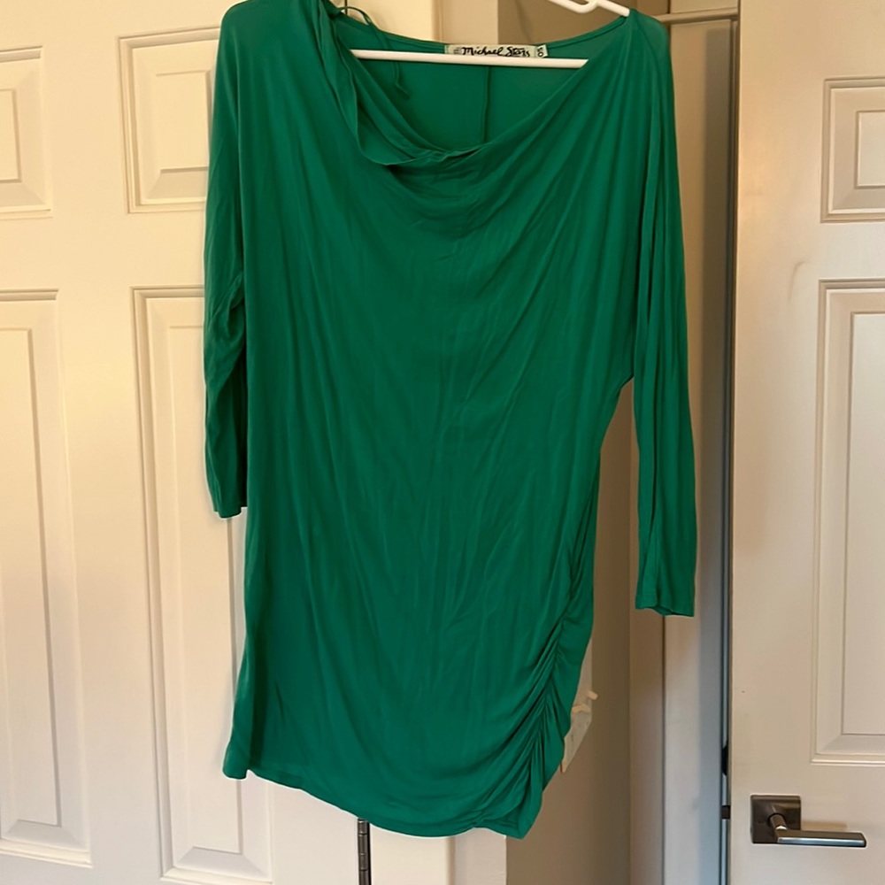 Michael stars fitted long green shirt. One size fits all.